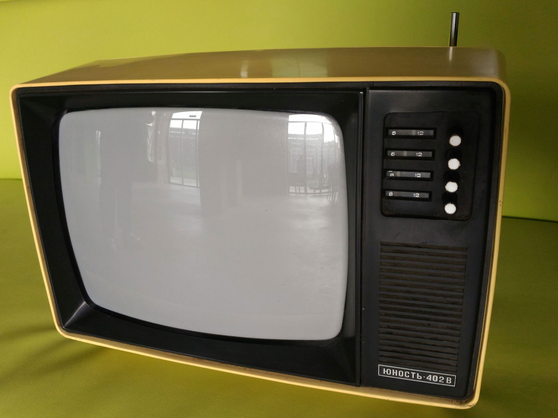 Yunos 402 B, 1997